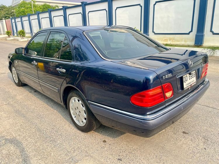 Mercedes-Benz E-Class 1996 E230 Sedan เบนซิน ไม่ติดแก๊ส เกียร์อัตโนมัติ น้ำเงิน รูปที่ 4