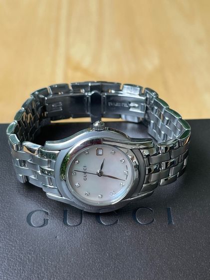 GUCCI Round face Watches Mother of Pearl Diamond 5500L Quartz Silver Dial Women's SS  รูปที่ 8