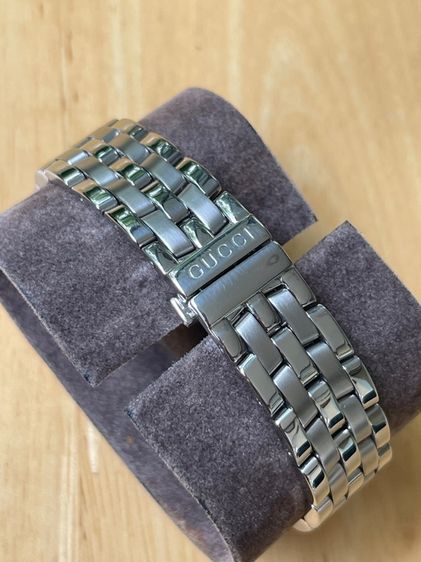 GUCCI Round face Watches Mother of Pearl Diamond 5500L Quartz Silver Dial Women's SS  รูปที่ 7