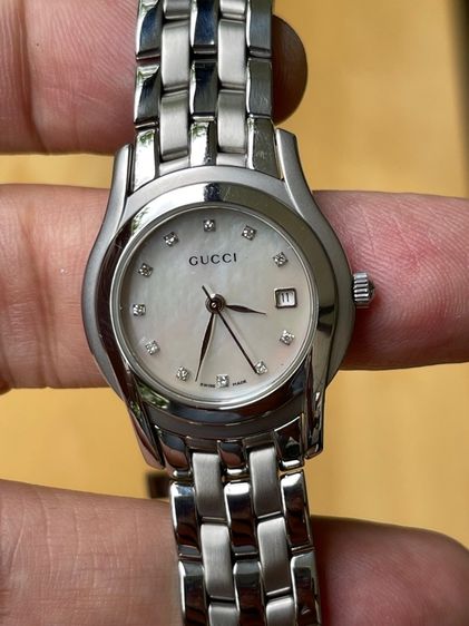 GUCCI Round face Watches Mother of Pearl Diamond 5500L Quartz Silver Dial Women's SS  รูปที่ 10