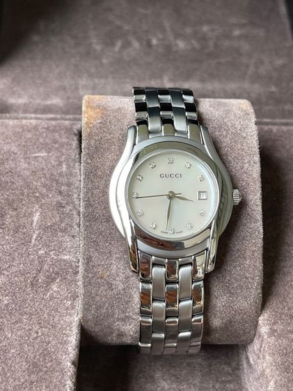 GUCCI Round face Watches Mother of Pearl Diamond 5500L Quartz Silver Dial Women's SS  รูปที่ 4