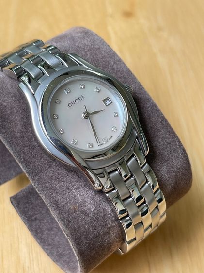 GUCCI Round face Watches Mother of Pearl Diamond 5500L Quartz Silver Dial Women's SS  รูปที่ 5