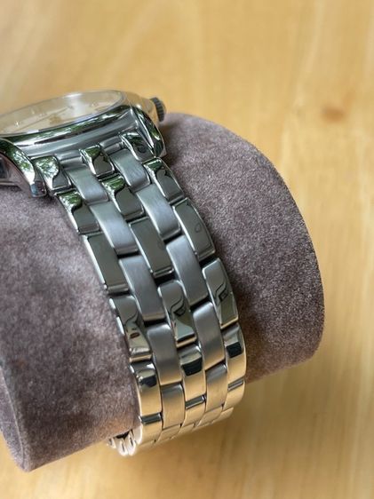 GUCCI Round face Watches Mother of Pearl Diamond 5500L Quartz Silver Dial Women's SS  รูปที่ 6