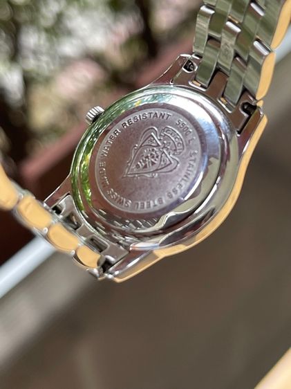 GUCCI Round face Watches Mother of Pearl Diamond 5500L Quartz Silver Dial Women's SS  รูปที่ 15