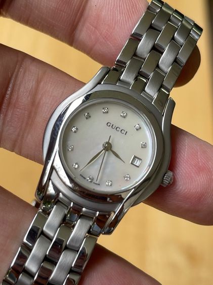 GUCCI Round face Watches Mother of Pearl Diamond 5500L Quartz Silver Dial Women's SS  รูปที่ 11