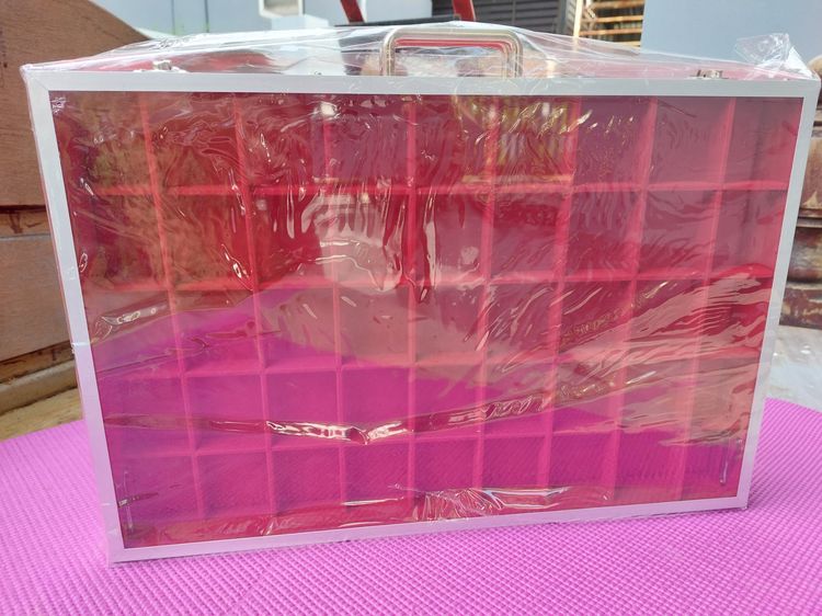 กล่องใส่พระมีหูหิ้ว มี 45 ช่อง ขนาด 12 x 18 นิ้ว 