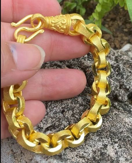 สร้อยข้อมือทอง ( วัสดุทดแทนทอง เป็นนวัตกรรมใหม่ นำเข้าจากต่างประเทศ) ไม่ลอกไม่ดำเพลาไปก็เป็นสีทอง ลายสวยๆ รูปที่ 2