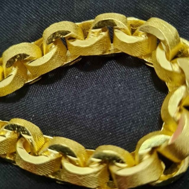 สร้อยข้อมือทอง ( วัสดุทดแทนทอง เป็นนวัตกรรมใหม่ นำเข้าจากต่างประเทศ) ไม่ลอกไม่ดำเพลาไปก็เป็นสีทอง ลายสวยๆ รูปที่ 3