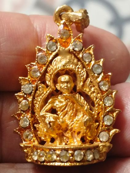 ล็อกเก็ตหลวงพ่อคูณเลี่ยมพลอย๗๑ปีวัดบ้านไร่ รูปที่ 3