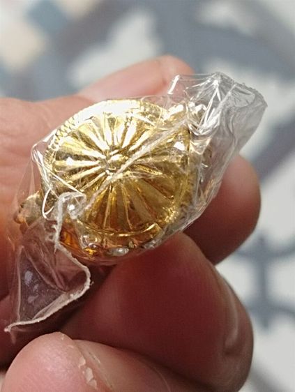 ล็อกเก็ตหลวงพ่อคูณเลี่ยมพลอยขาวเสาร์๕วัดบ้านไร่ รูปที่ 6