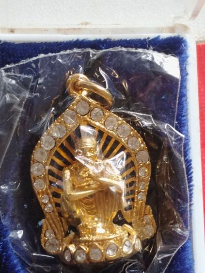 ล็อกเก็ตหลวงพ่อคูณเลี่ยมพลอยขาวเสาร์๕วัดบ้านไร่ รูปที่ 2