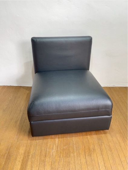 IKEA VALLENTUNA โซฟาหนังสภาพดีมากๆใช้งานปกติเลยค่ะมือ1ราคาแรงเลย10000 น่าใช้มากๆ