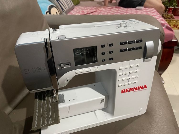 จักรเย็บผ้า Bernina B330 Sewing Machine  รูปที่ 16