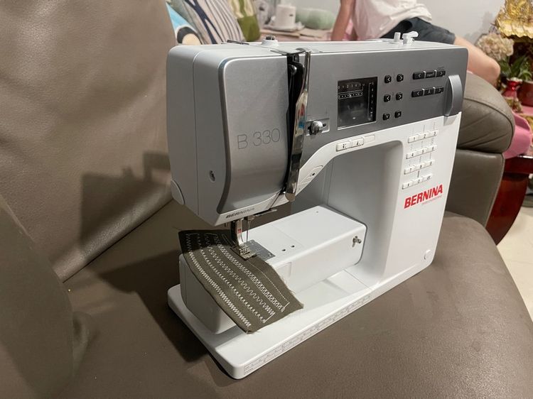 จักรเย็บผ้า Bernina B330 Sewing Machine  รูปที่ 17