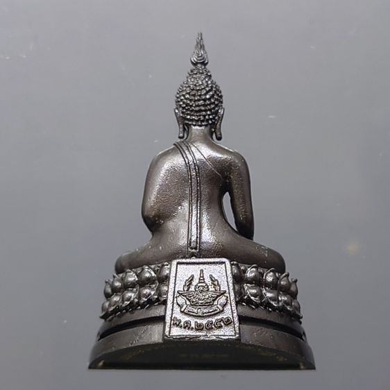 พระพุทธรูปคุ้มเกล้าฯ ภปร. เนื้อนวะโลหะรมดำ ใต้ร่มพระบารมี คุ้มเกล้าฯ 60 ปี โรงพยาบาลภูมิพลฯ ปี2552 พร้อมตลับเดิม รูปที่ 5