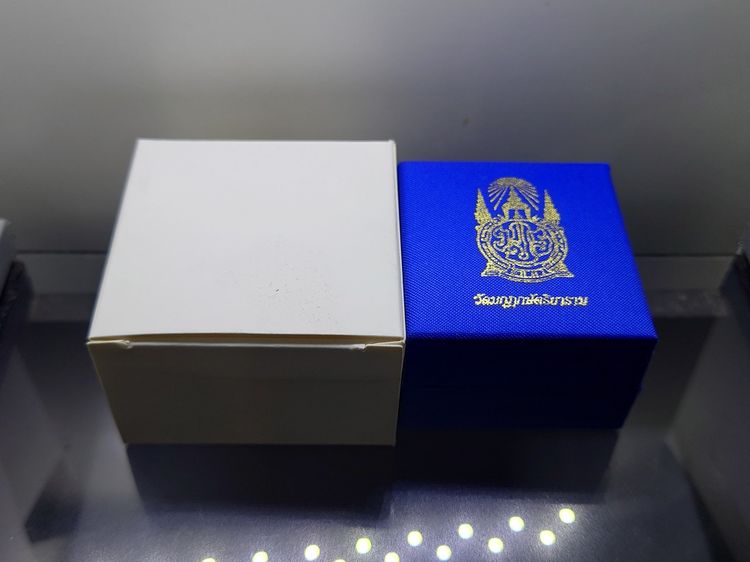 พระนิรันตราย เนื้อเงิน พิมพ์เล็ก 200 ปี พระจอมเกล้าฯ โครงการบูรณะฯ โบราณสถาน วัดมกุฏกษัตริยาราม ปี2547 พร้อมกล่องเดิม รูปที่ 9