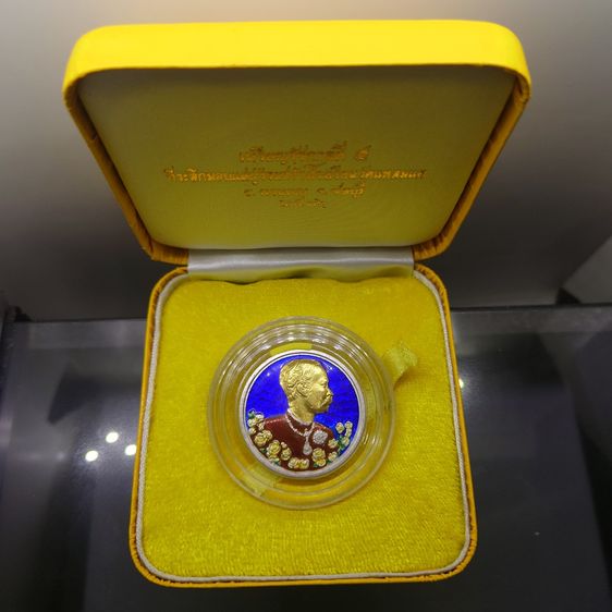 เหรียญรัชกาลที่ 5 หลังพระนารายณ์ทรงครุฑ เนื้อเงินลงยา หน้าทองคำแท้ วัดแหลมแค ปี2536 พร้อมกล่องเดิม