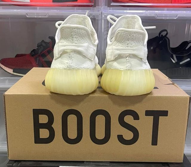 Adidas Yeezy Boost 350v2 Triple White
Size 9.5us 9uk 43.5eur 27.5cm รูปที่ 6