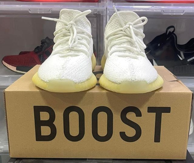Adidas Yeezy Boost 350v2 Triple White
Size 9.5us 9uk 43.5eur 27.5cm รูปที่ 4