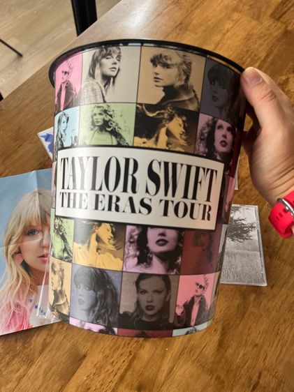 ถังป๊อปคอร์นแต่ไม่เคยใช้ Taylor Swift
