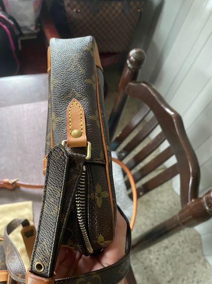 LOUIS VUITTON DANUBE CROSSBODY BAG  รูปที่ 8