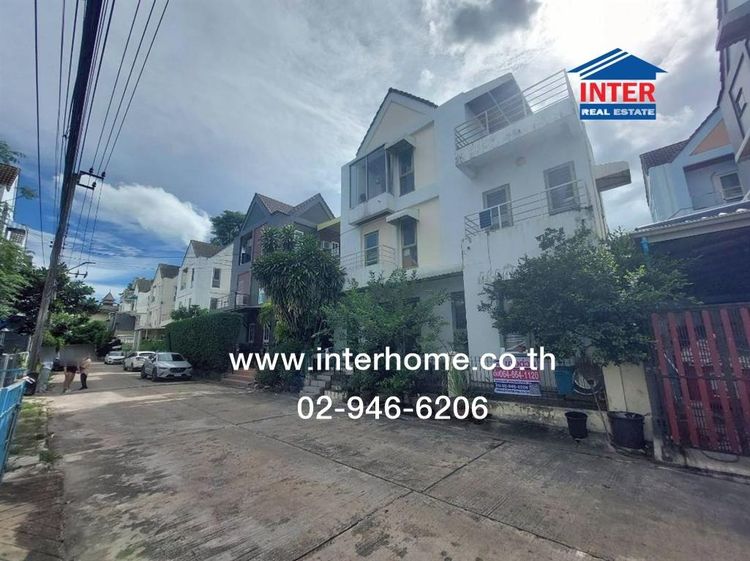 ไม่ใช่ บ้านเเฝด 3 ชั้น 37 ตร.ว หมู่บ้านแสงอรุณ ซอยเฉลิมพระเกียรติ ร.9 ซอย28 แยก3-1 ถนนเฉลิมพระเกียรติ ร.9 เขตประเวศ กรุงเทพมหานคร