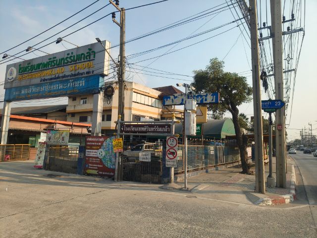 ขายที่ดินเปล่า ร่มเกล้า 23เเยก1 ถมแล้ว 121 ต.ร.ว. ละ 24000 บาท (หน้ากว้าง22 ม. ยาว 22 ม. )สนใจติดต่อ 0655490817 รูปที่ 3