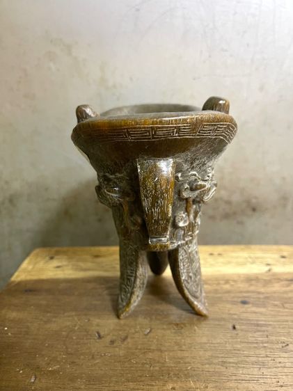 จอกสามขา งานแกะสลักจากเขา สะสมB7 รูปที่ 3