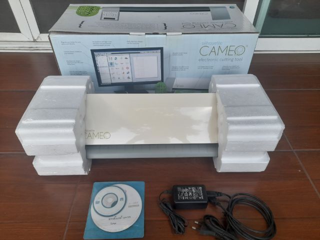 เครื่องตัดสติกเกอร์ silhouette CAMEO