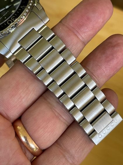 GUCCI Dive 45 mm Stainless Steel Black Dial Men’s 's Quartz Watch YA136302 รูปที่ 10