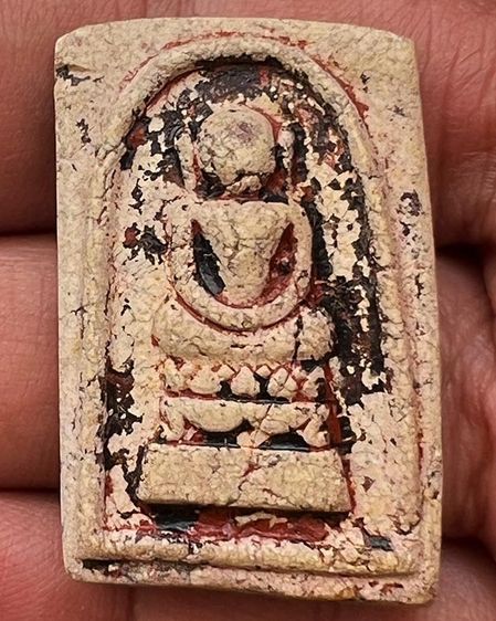 สมเด็จพิมพ์ไกเซอร์เนื้อจัดลงรัก ลงชาด ขนาด 2.5x3.6 ซ.ม พระบ้านเก่าเก็บหลายสิบปีไม่ทราบที่