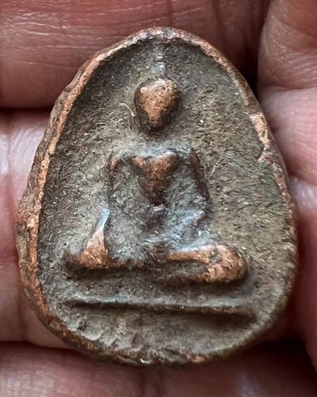 พระเนื้อดิน ขนาด 2.4x1.9 ซ.ม พระบ้านเก่าเก็บหลายสิบปีไม่ทราบที่