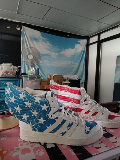 รองเท้ารุ่นลิมิเต็ด อดิดาสมีปีก หายาก