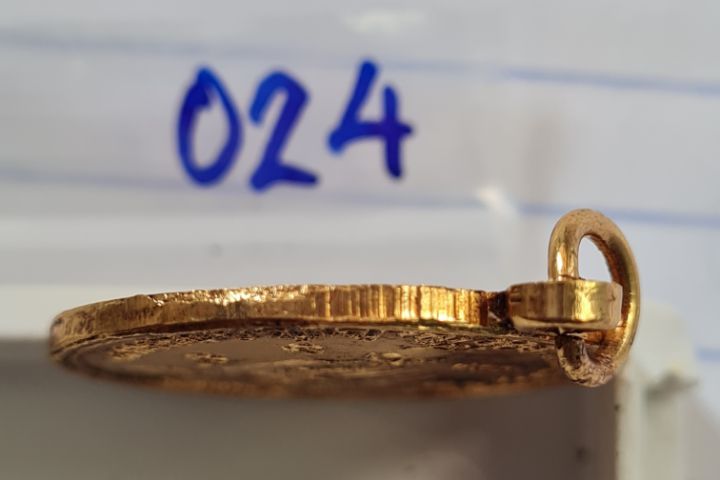 🟠024ลป.ดู่ วัดสะแก เนื้อสีทองเก่า มีตอกโค๊ต พระบ้านคุณตาสะสมไว้นานแล้วค่ะ รูปที่ 5