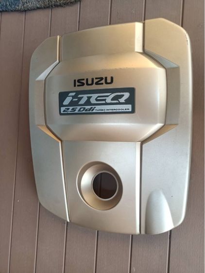 ขายฝาครอบเครื่องยนต์สีทอง ของแท้ มือสองถอดสวย ของรถกระบะ Isuzu D-Max โดยเฉพาะรุ่นที่ใช้เครื่องยนต์ดีเซล 2.5 Ddi Turbo Intercooler 