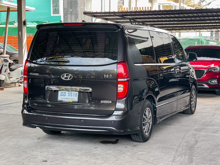 Hyundai H-1  2019 2.5 Deluxe Van ดีเซล ไม่ติดแก๊ส เกียร์อัตโนมัติ น้ำตาล รูปที่ 3