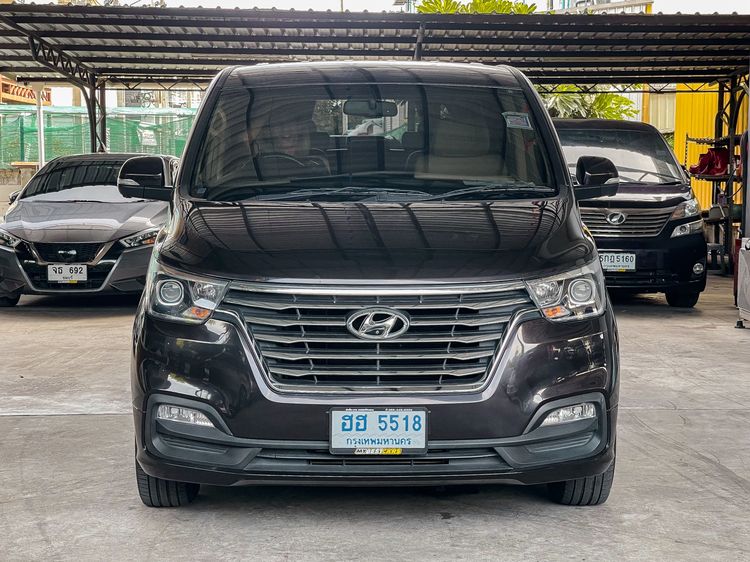 Hyundai H-1  2019 2.5 Deluxe Van ดีเซล ไม่ติดแก๊ส เกียร์อัตโนมัติ น้ำตาล รูปที่ 2