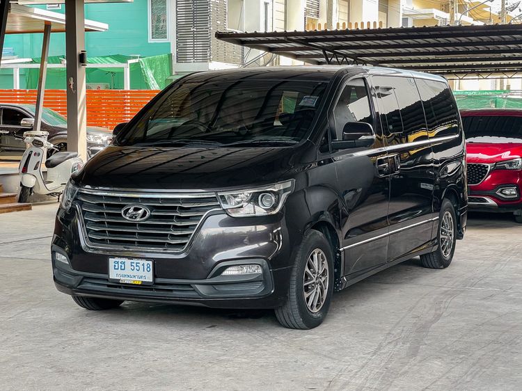 รถ Hyundai H-1  2.5 Deluxe สี น้ำตาล