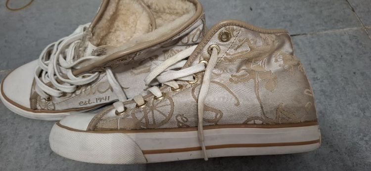 รองเท้ามือสองสภาพสวย รูปที่ 12