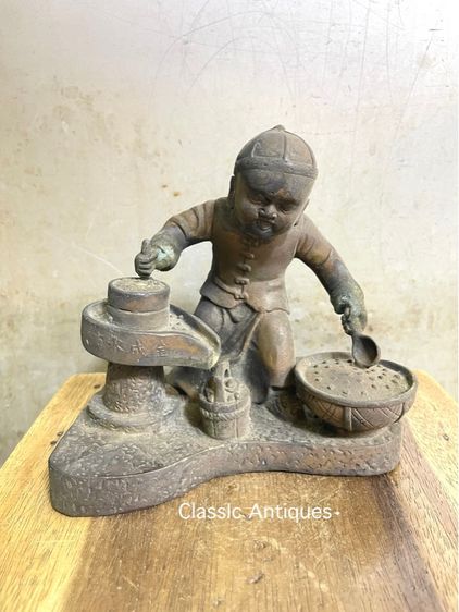 รูปปั้น เด็กโม่แป้ง ทองเหลืองสะสม