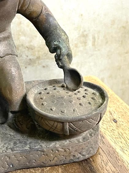 รูปปั้น เด็กโม่แป้ง ทองเหลืองสะสม รูปที่ 8