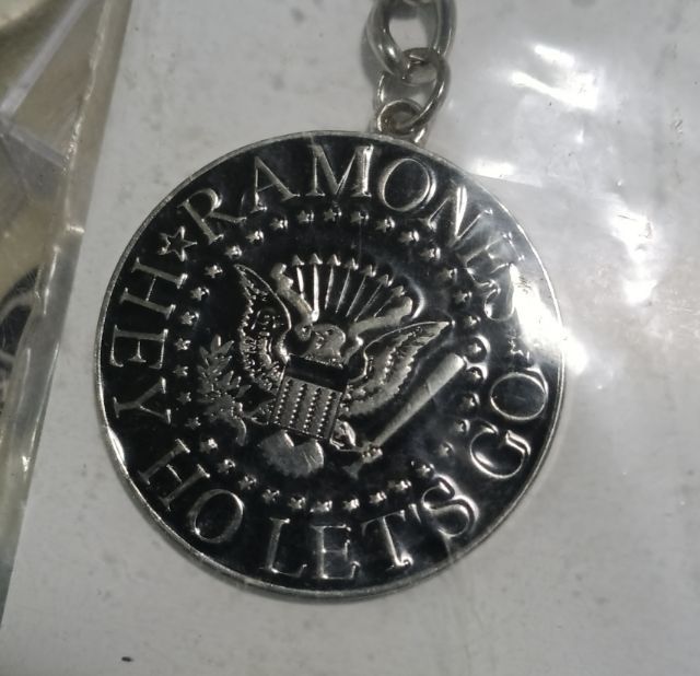 พวงกุญแจ ramones รูปที่ 10