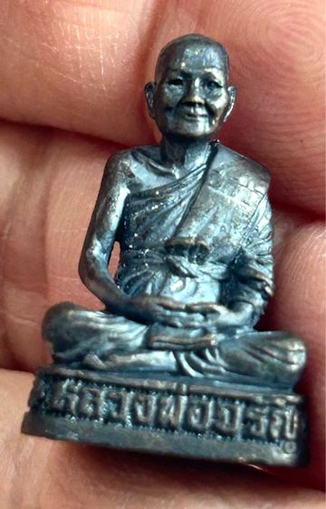 รูปเหมือนลอยองค์ 7 รอบ หลวงพ่อจรัญ รุ่นฉลองอายุวัฒนะมงคล 84 ปี เนื้อทองแดงรมดำ รูปที่ 2