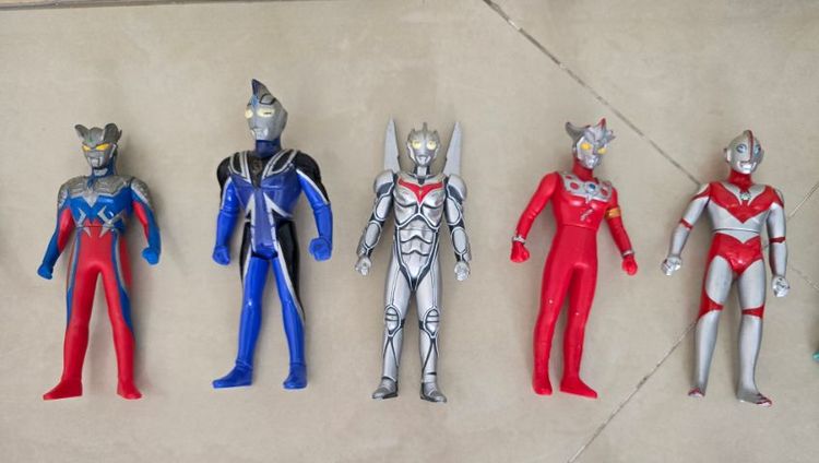 ชุดโมเดลอุลตร้าแมน 41 ตัว (มือสอง) รูปที่ 2