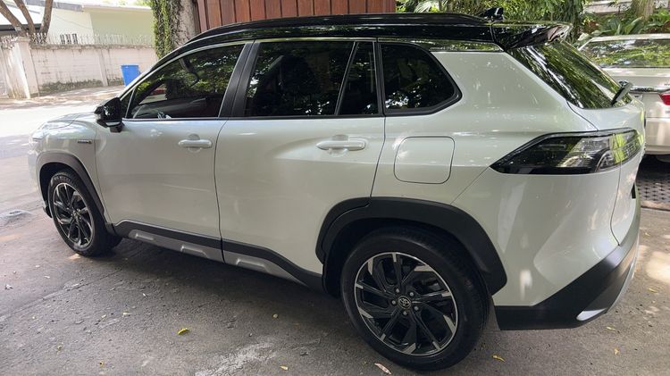 Toyota Corolla Cross 2022 1.8 Hybrid Premium Safety GR Sport Utility-car ไฮบริด เกียร์อัตโนมัติ ขาว รูปที่ 3
