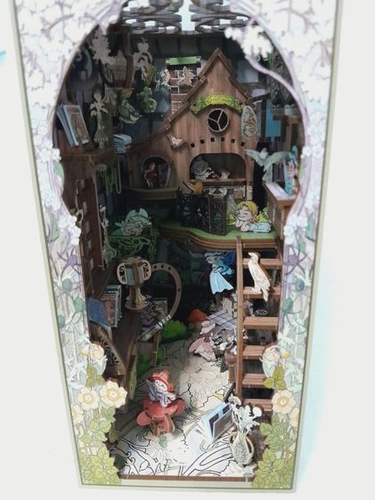 บ้านตุ๊กตาประกอบแล้ว เป็นที่กั้นหนังสือได้

Elven Paradise พร้อมตั้งโชว์ booknook รูปที่ 10