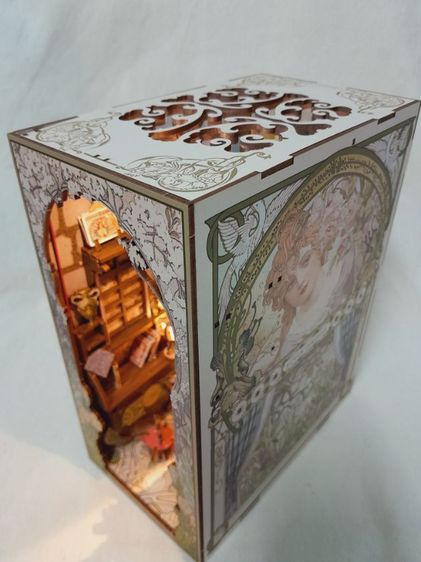 บ้านตุ๊กตาประกอบแล้ว เป็นที่กั้นหนังสือได้

Elven Paradise พร้อมตั้งโชว์ booknook รูปที่ 3