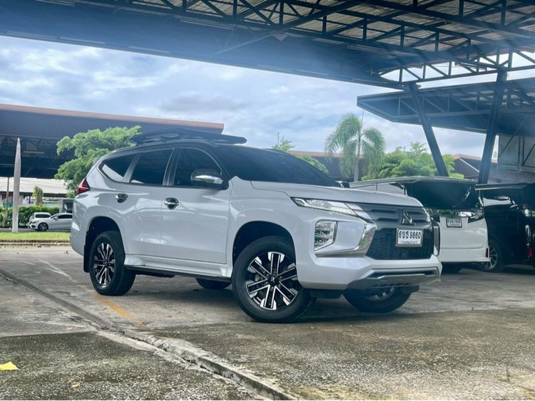 รถ Mitsubishi Pajero Sport 2.4 GT Plus สี ขาว