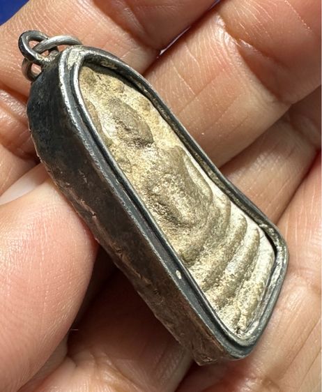 พระผงพิมพ์นาคปรก กรุวัดมอญ อ่างทอง เลี่ยมเงิน รูปที่ 3