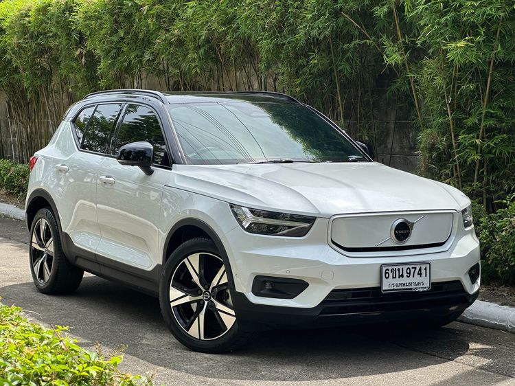 รถ Volvo XC40 Recharge Pure Electric สี ขาว
